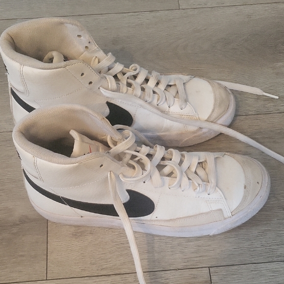 Nike l Blazers l Size 6.5 YWhite and Black High-Top Sneakers - Picture 1 of 6